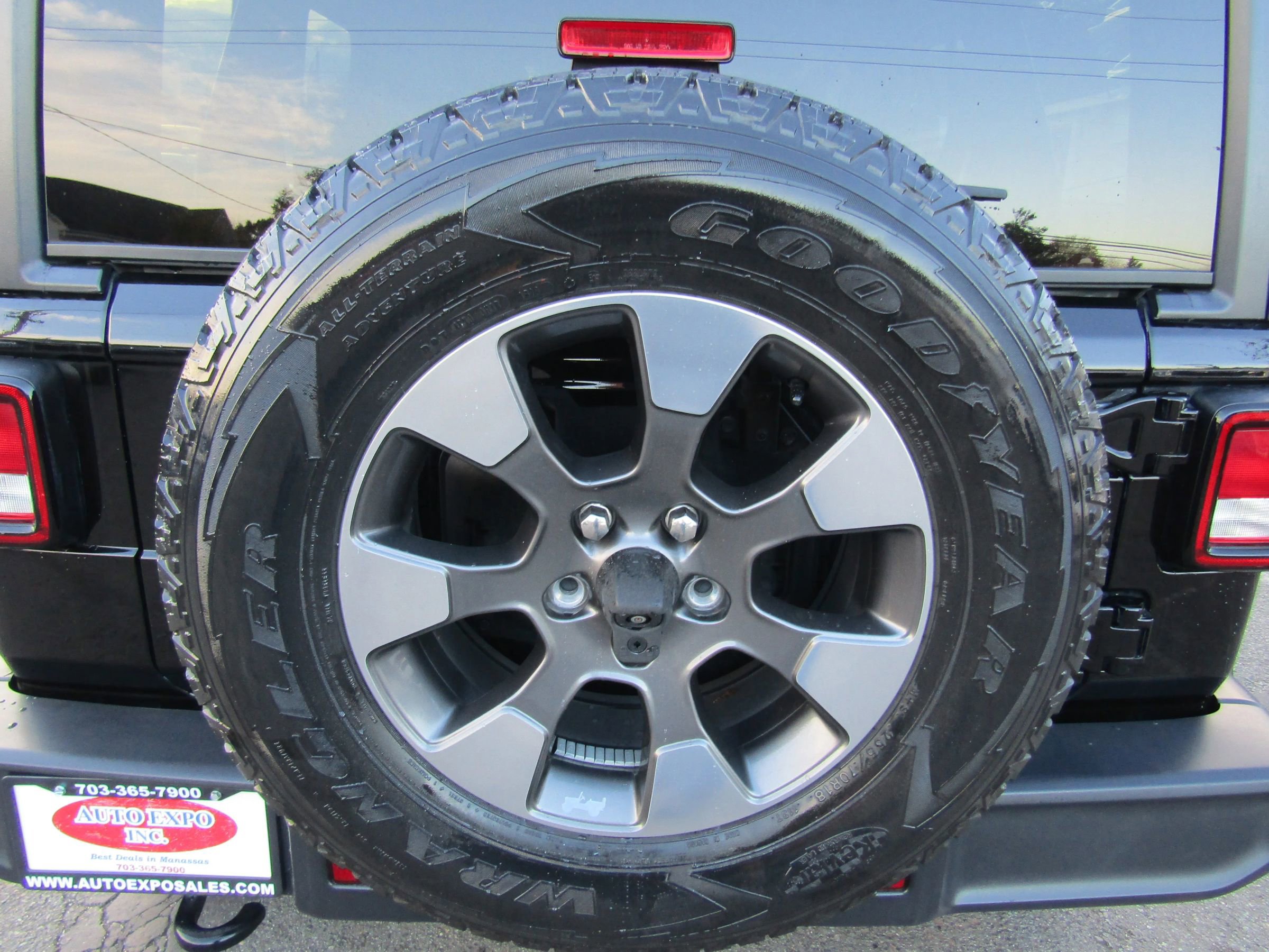 Used 2018 Jeep Wrangler Unlimited Sahara image 37