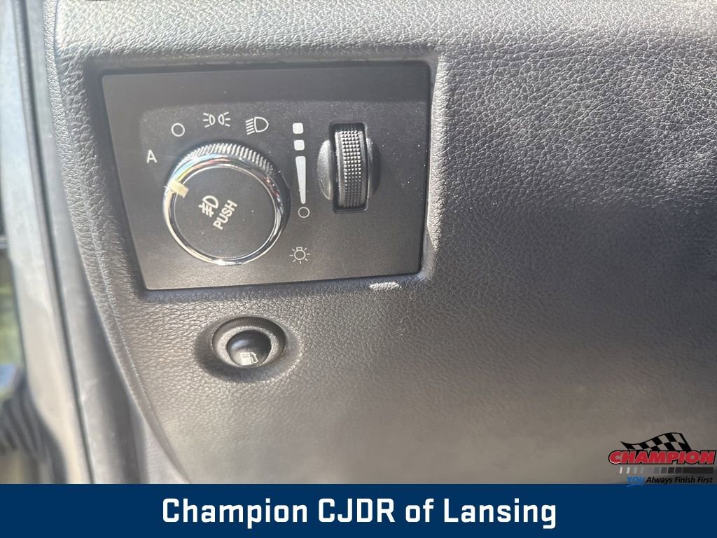 Used 2012 Jeep Grand Cherokee Laredo image 25