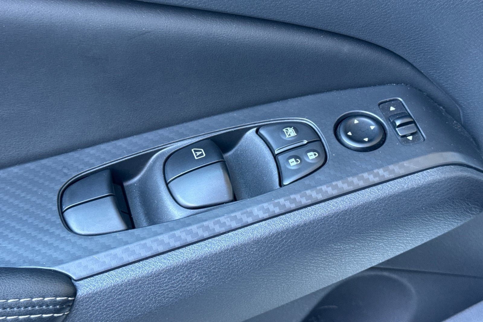 Used 2025 Nissan Altima 2.5 SV image 12