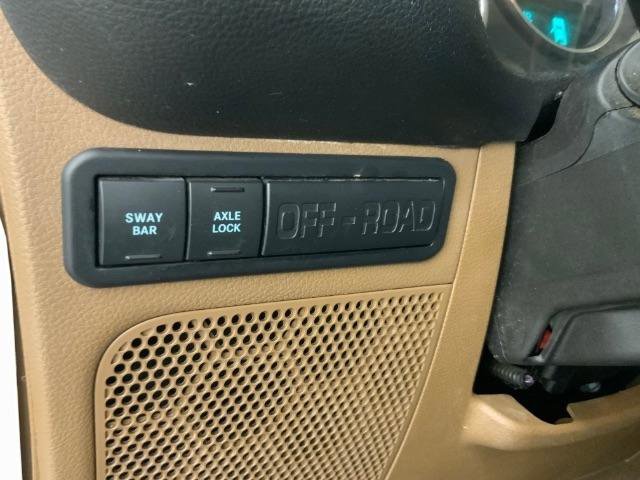 Used 2017 Jeep Wrangler Unlimited Rubicon w/ Connectivity Group image 24