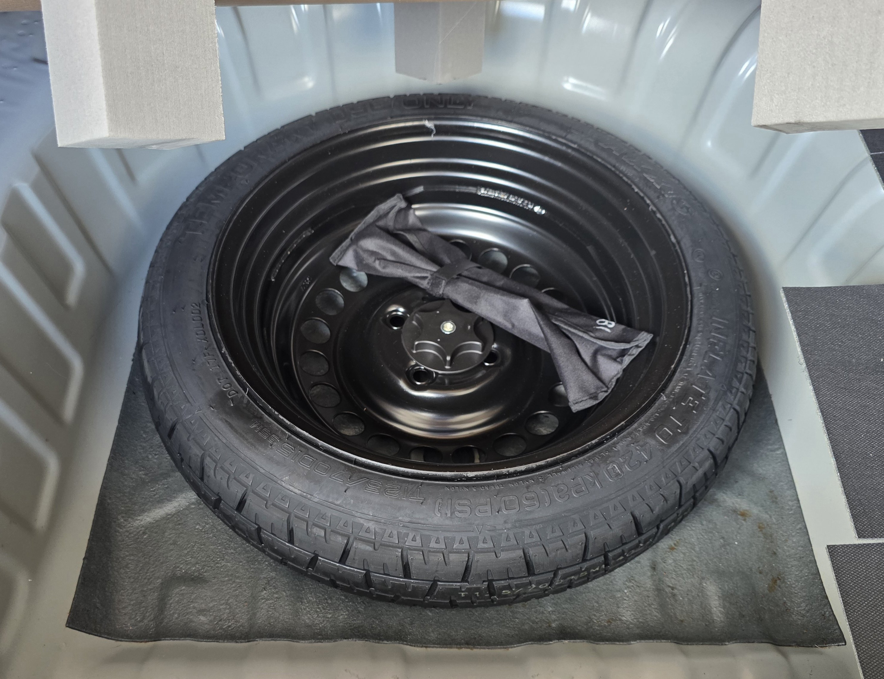Used 2024 Nissan Versa SR FWD image 7