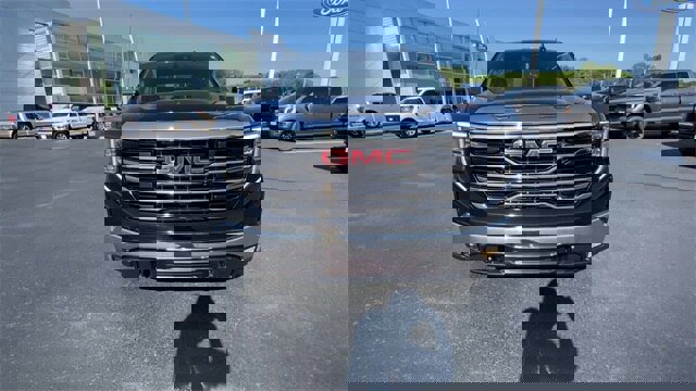 Used 2024 GMC Sierra 1500 SLT image 3