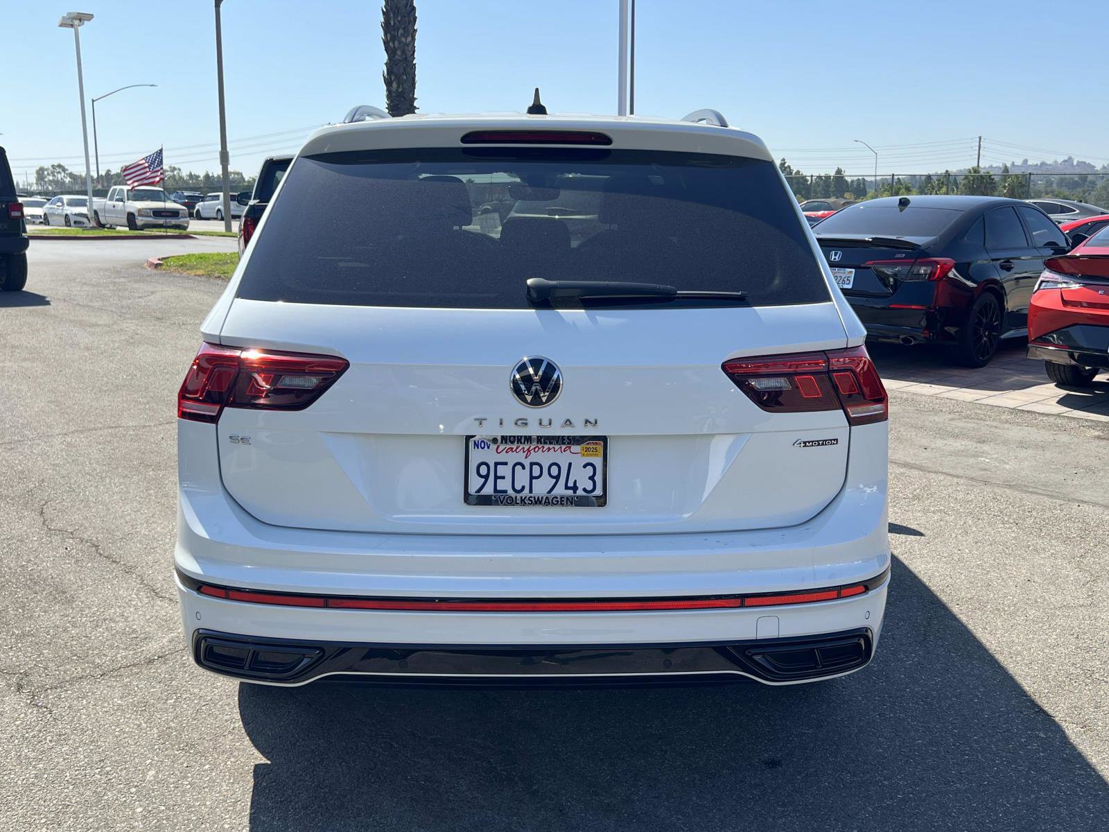 Certified 2022 Volkswagen Tiguan SE R-Line image 25