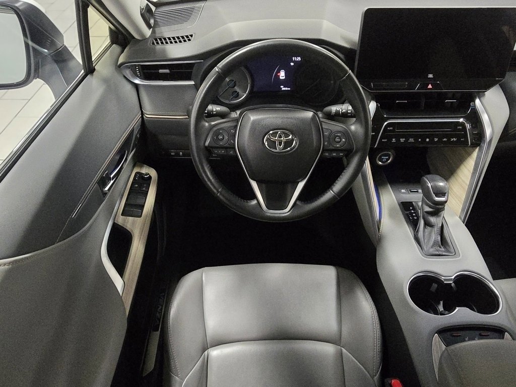 Used 2024 Toyota Venza XLE image 25