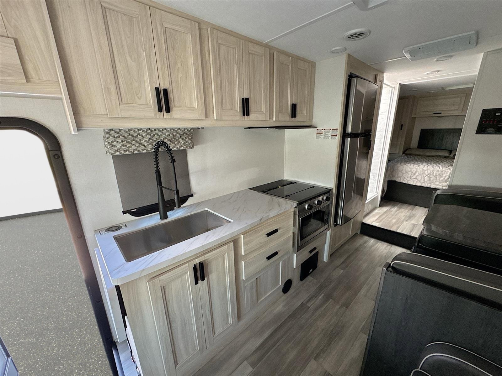 Used 2023 Ford E-450 and Econoline 450 Super Duty w/ Motorhome Prep Package RWD image 25