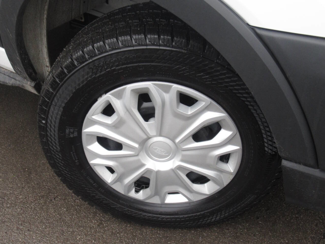 Used 2025 Ford E-Transit 148 Medium Roof image 4