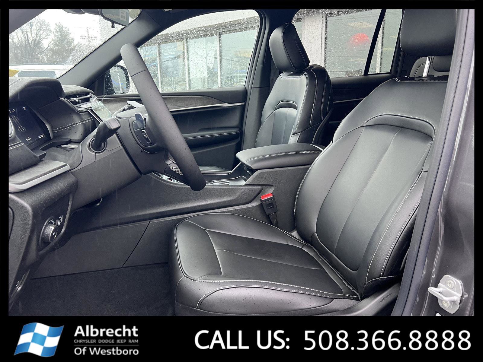 New 2025 Jeep Grand Cherokee Limited w/ Trailer Tow Package image 10