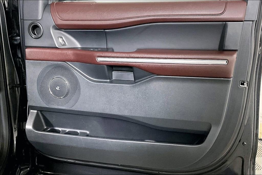 Used 2023 Ford Expedition Max Limited image 24