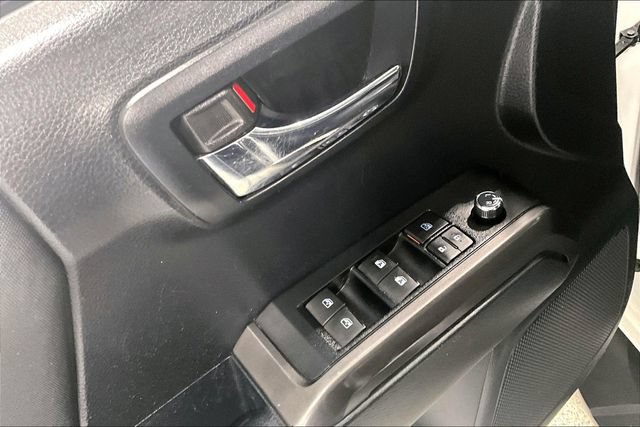Used 2018 Toyota Tacoma TRD Sport AWD/4WD image 43