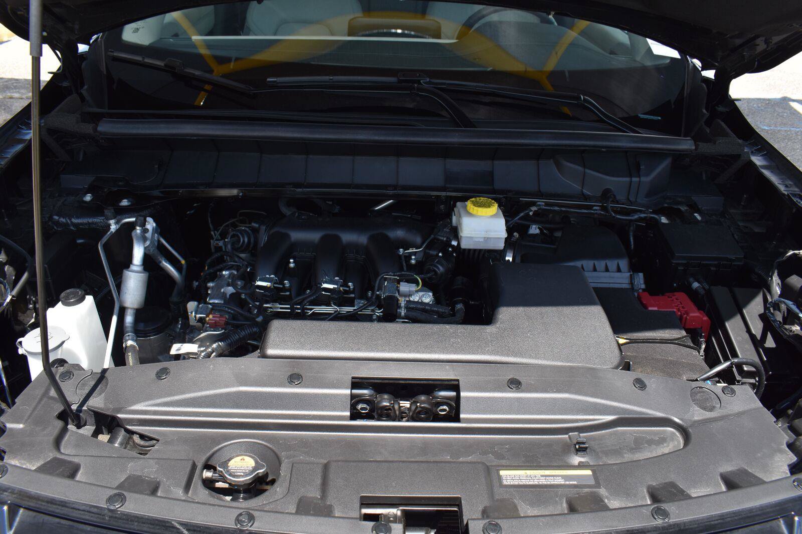 Used 2025 Nissan Pathfinder SL FWD image 19