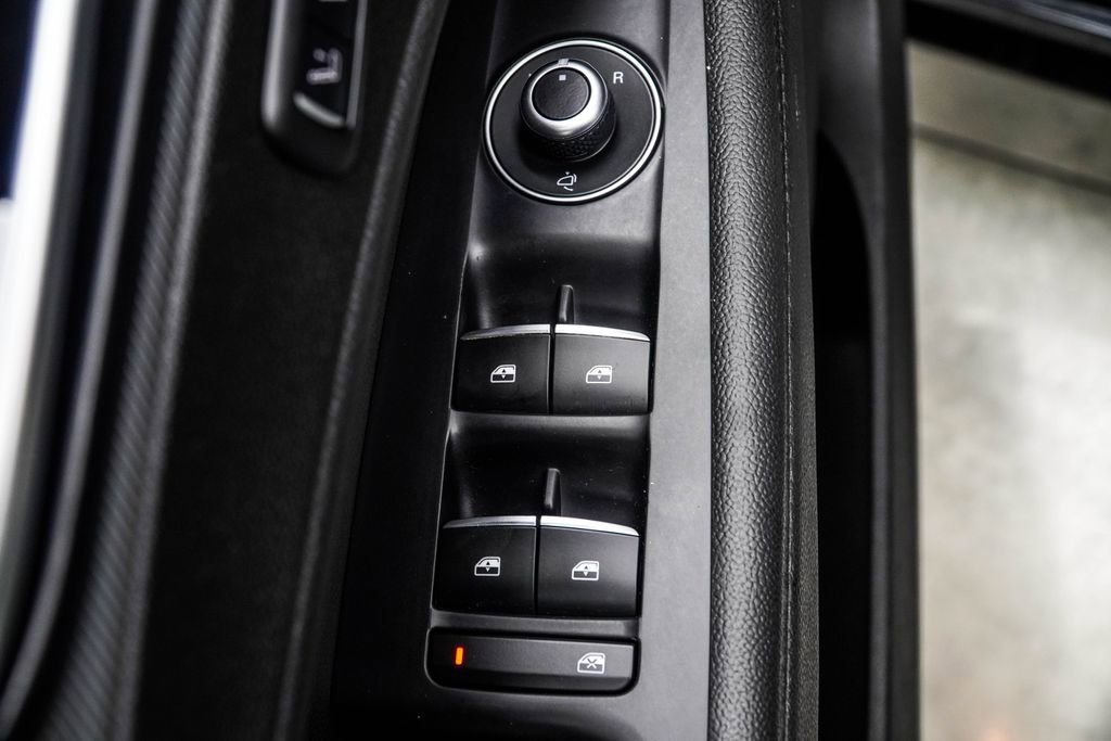 Used 2023 Alfa Romeo Stelvio Veloce AWD/4WD image 36