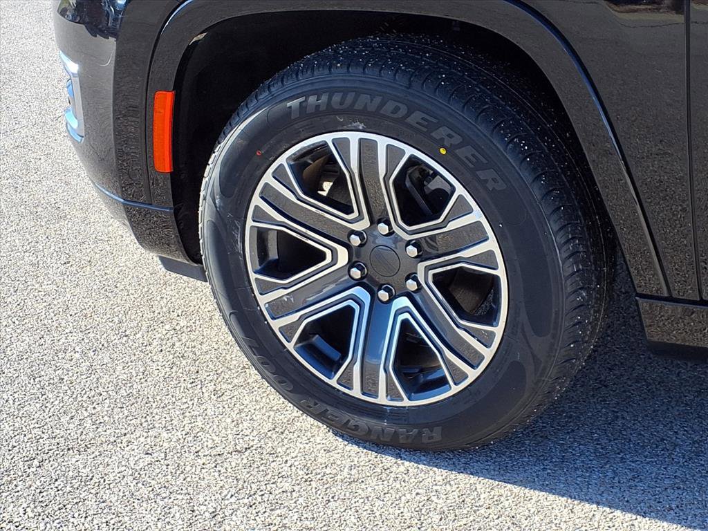 Used 2024 Jeep Wagoneer L Series II w/ Flexible Seating Group image 24