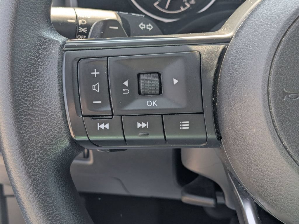 Used 2024 Nissan Rogue S AWD/4WD image 16