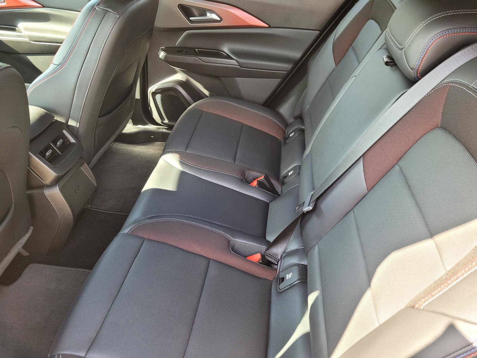 Used 2024 Chevrolet Equinox EV RS FWD image 17