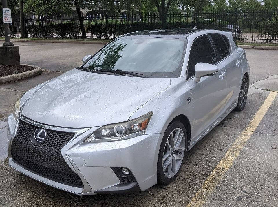 Used 2015 Lexus CT 200h w/ Navigation Package FWD image 2