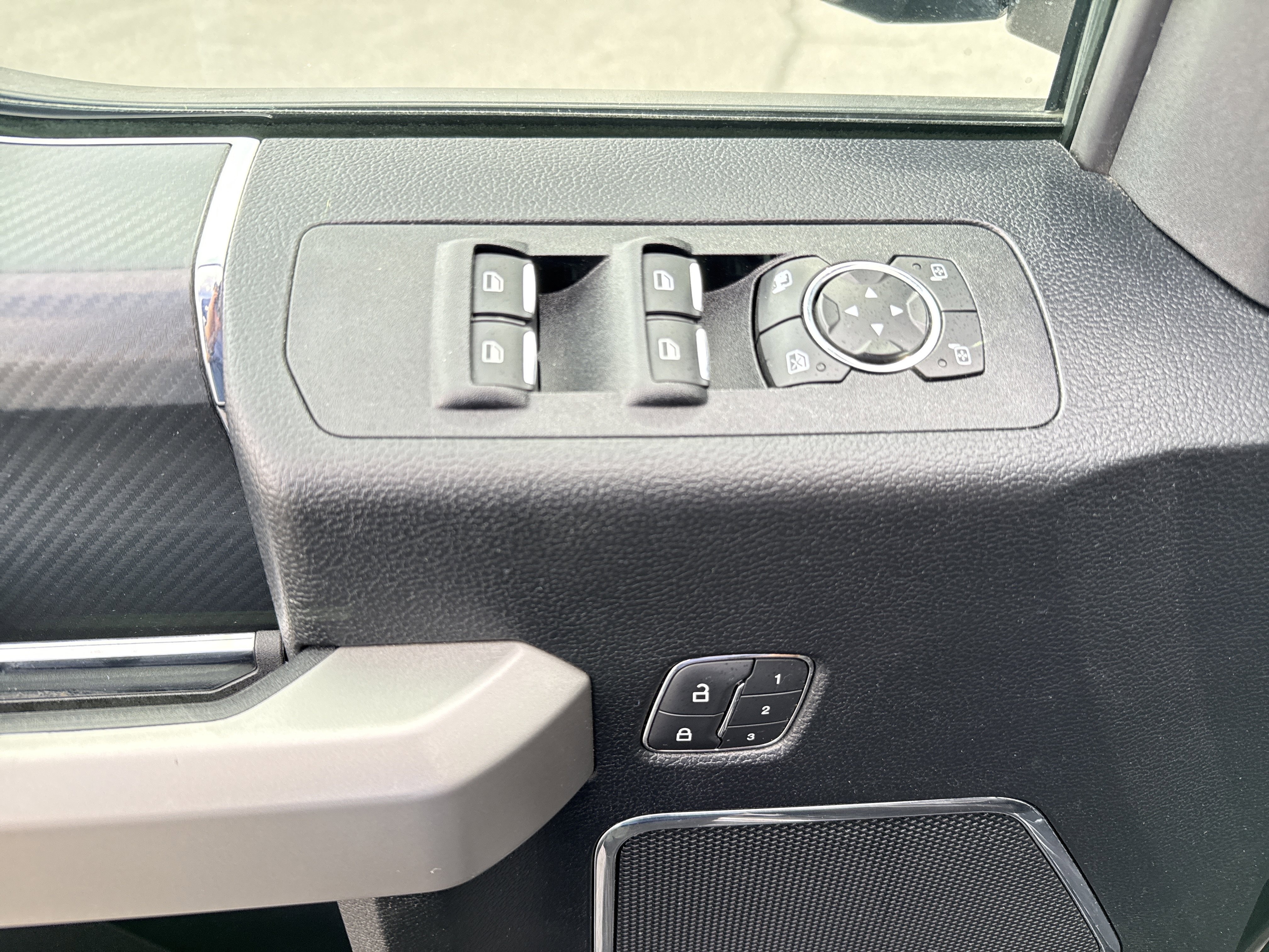 Used 2018 Ford F150 Lariat image 15