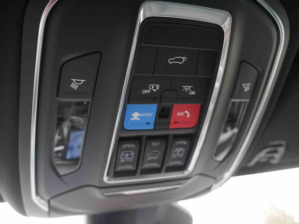 New 2025 Jeep Wagoneer L Series II w/ Convenience Group I image 38