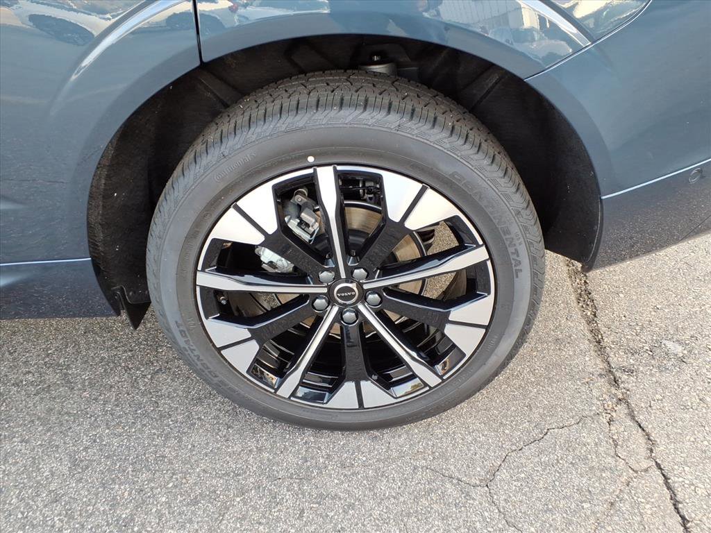 New 2026 Volvo XC60 B5 Plus w/ Protection Package Premier image 9