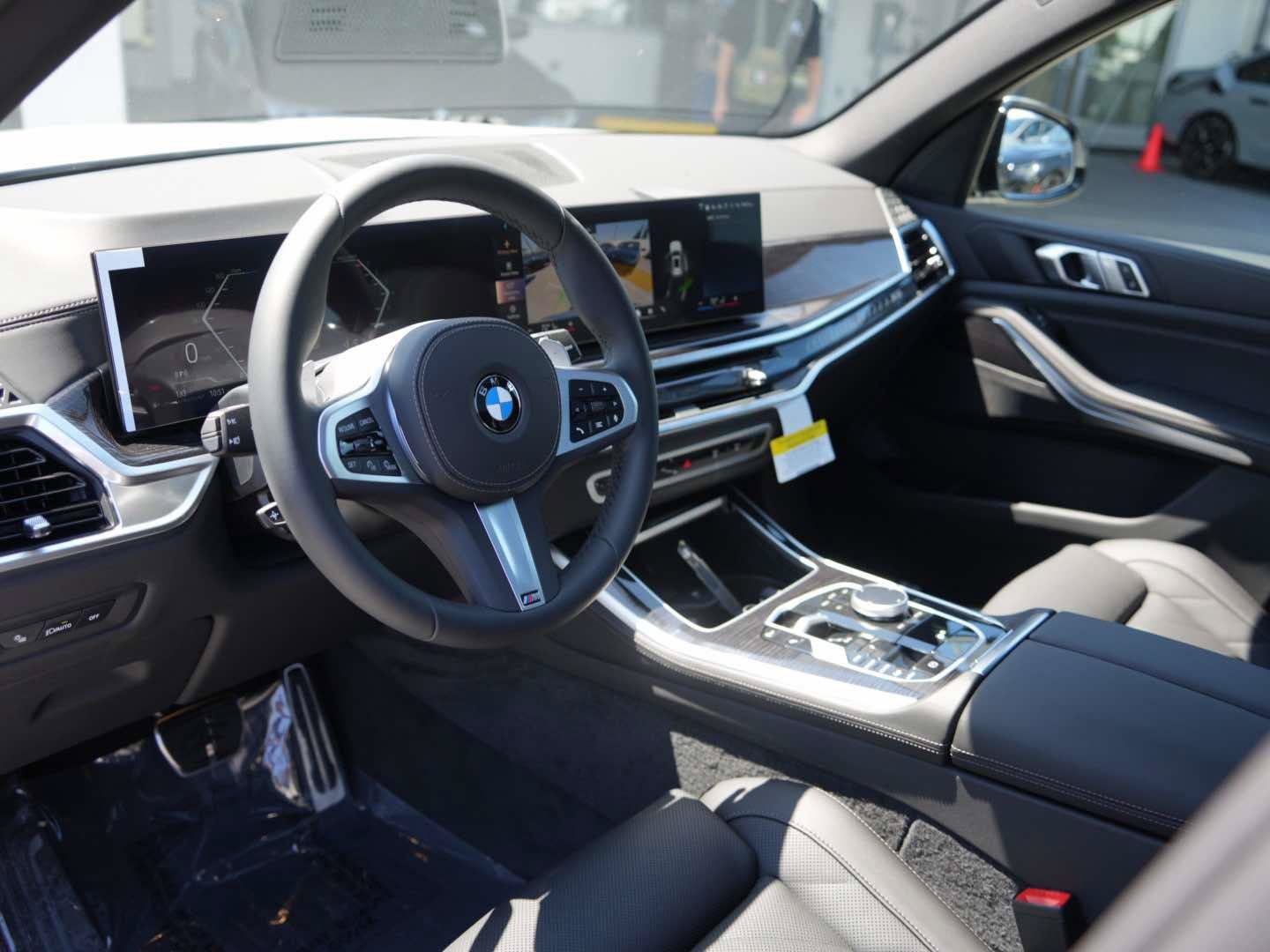 New 2026 BMW X5 xDrive40i w/ M Sport Package AWD/4WD image 14
