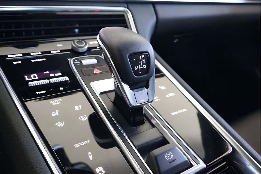 Used 2022 Porsche Panamera Platinum Edition image 26