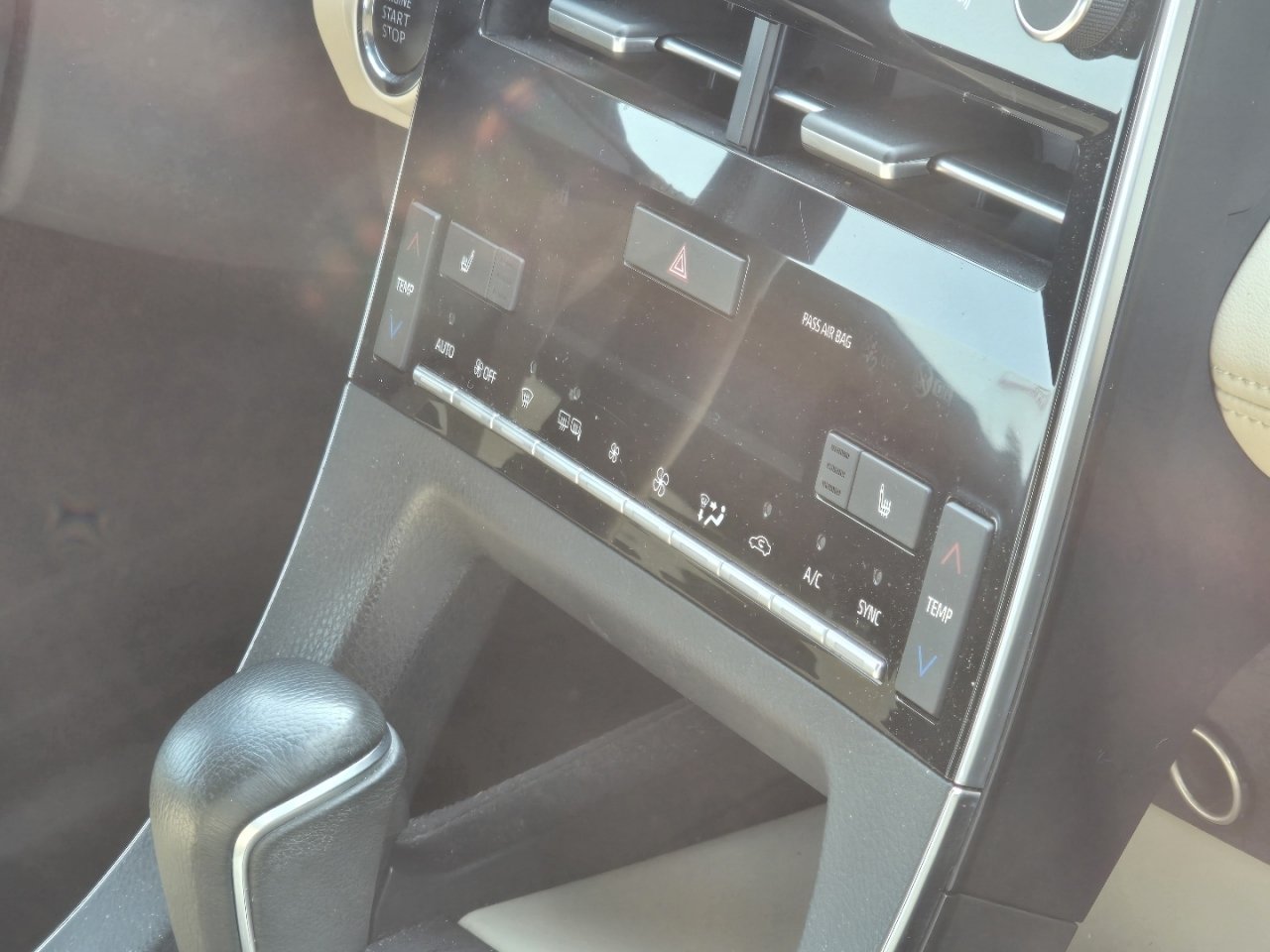 Certified 2019 Toyota Avalon XLE w/ Moonroof Package FWD image 15