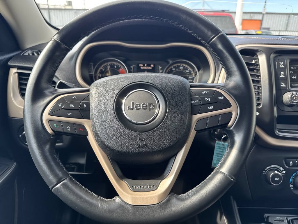 Used 2017 Jeep Cherokee Sport AWD/4WD image 14