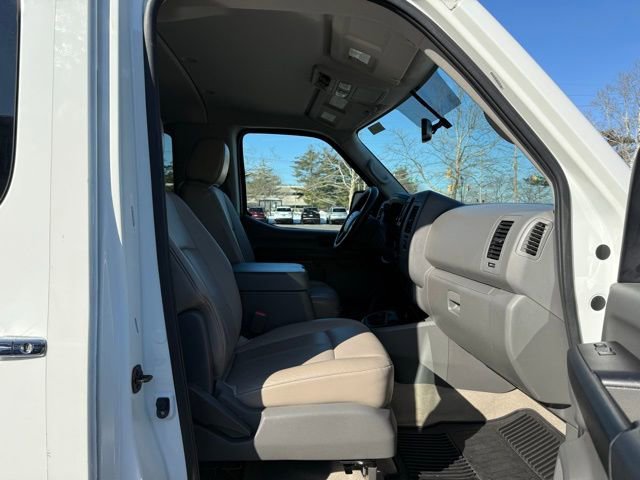 Used 2016 Nissan NV 3500 SL image 32