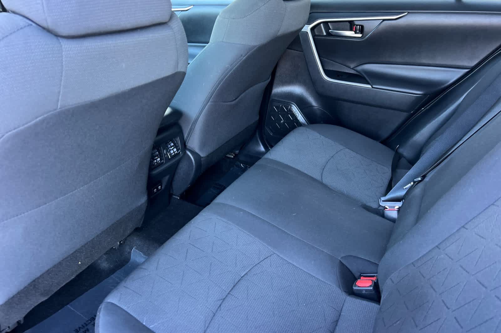 Used 2021 Toyota RAV4 XLE FWD image 4