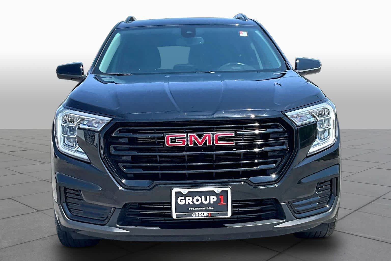 Used 2024 GMC Terrain SLE w/ Driver Convenience Package FWD image 6