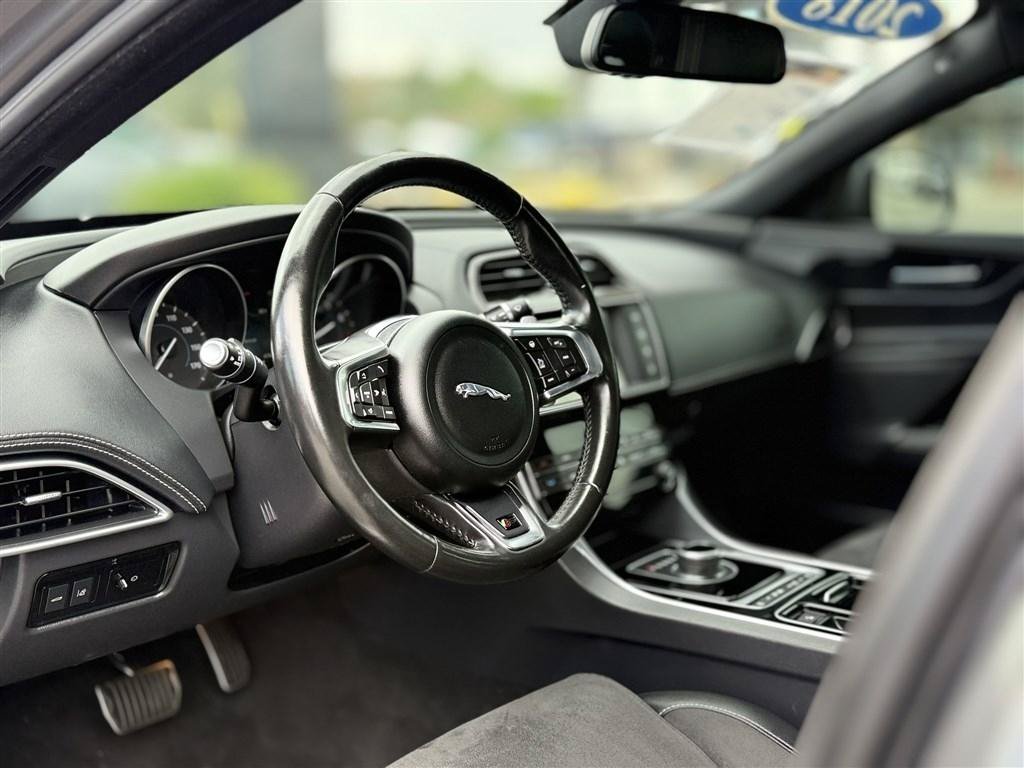 Used 2018 Jaguar XE S AWD/4WD image 18