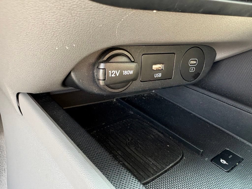 Used 2025 Hyundai Elantra SEL FWD image 29