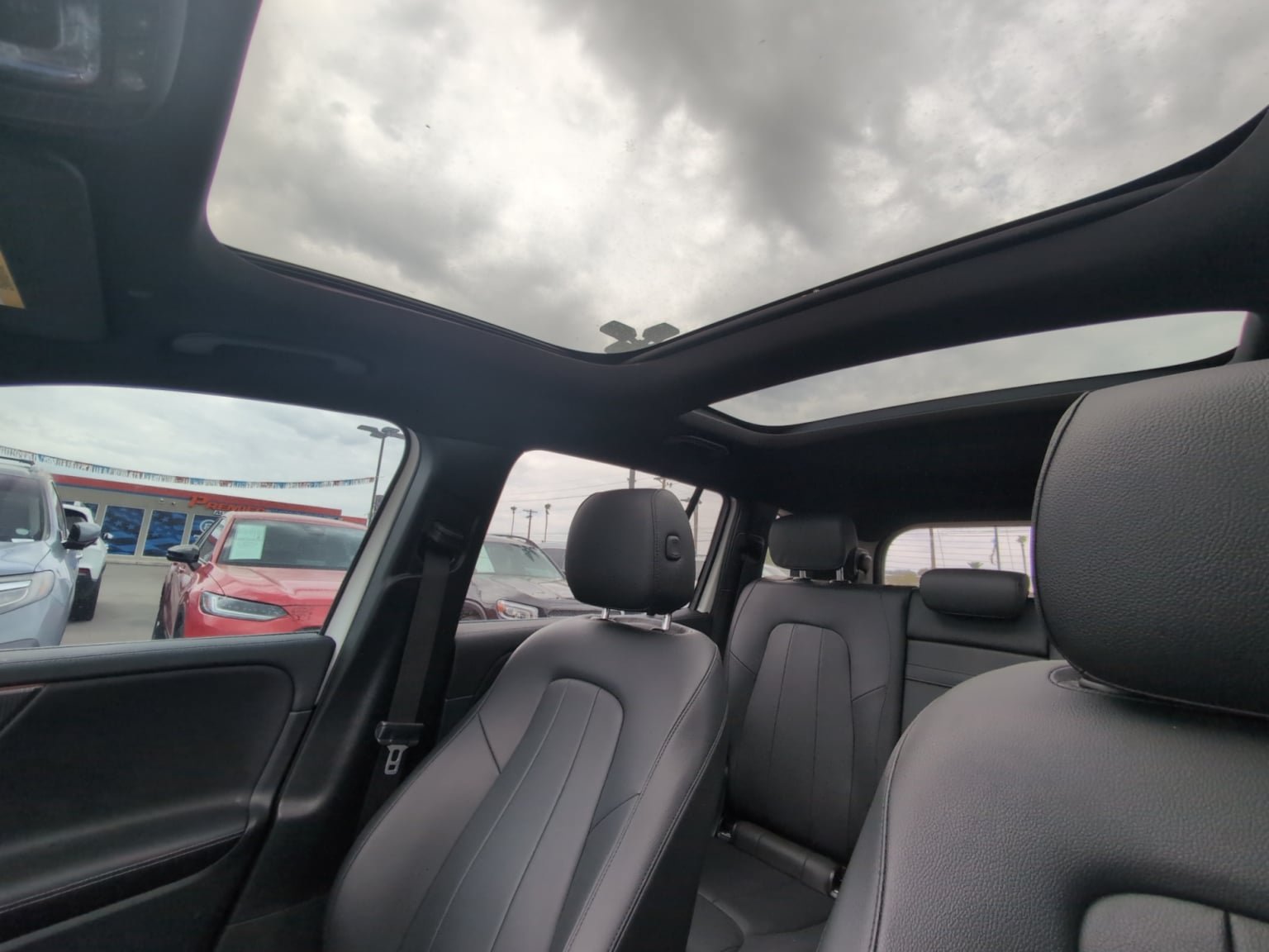 Used 2022 Mercedes-Benz GLB 250 4MATIC image 23