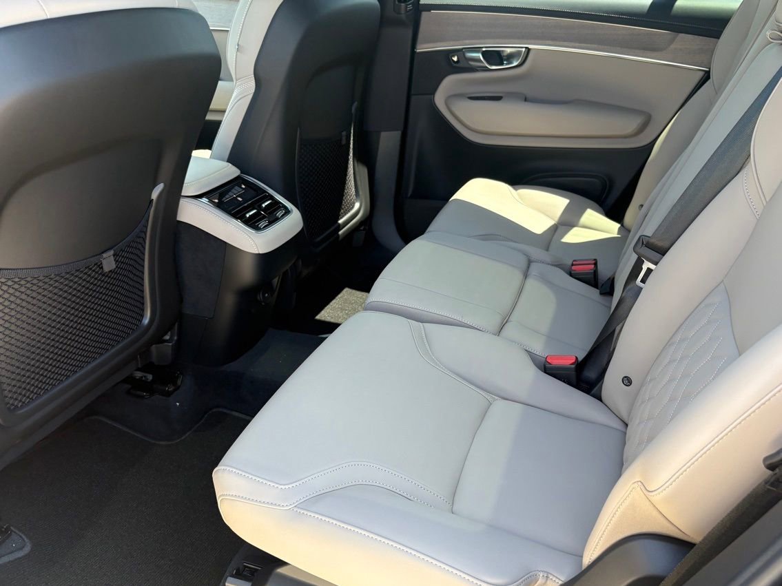 New 2026 Volvo XC90 B6 Plus w/ Protection Package Premier image 22