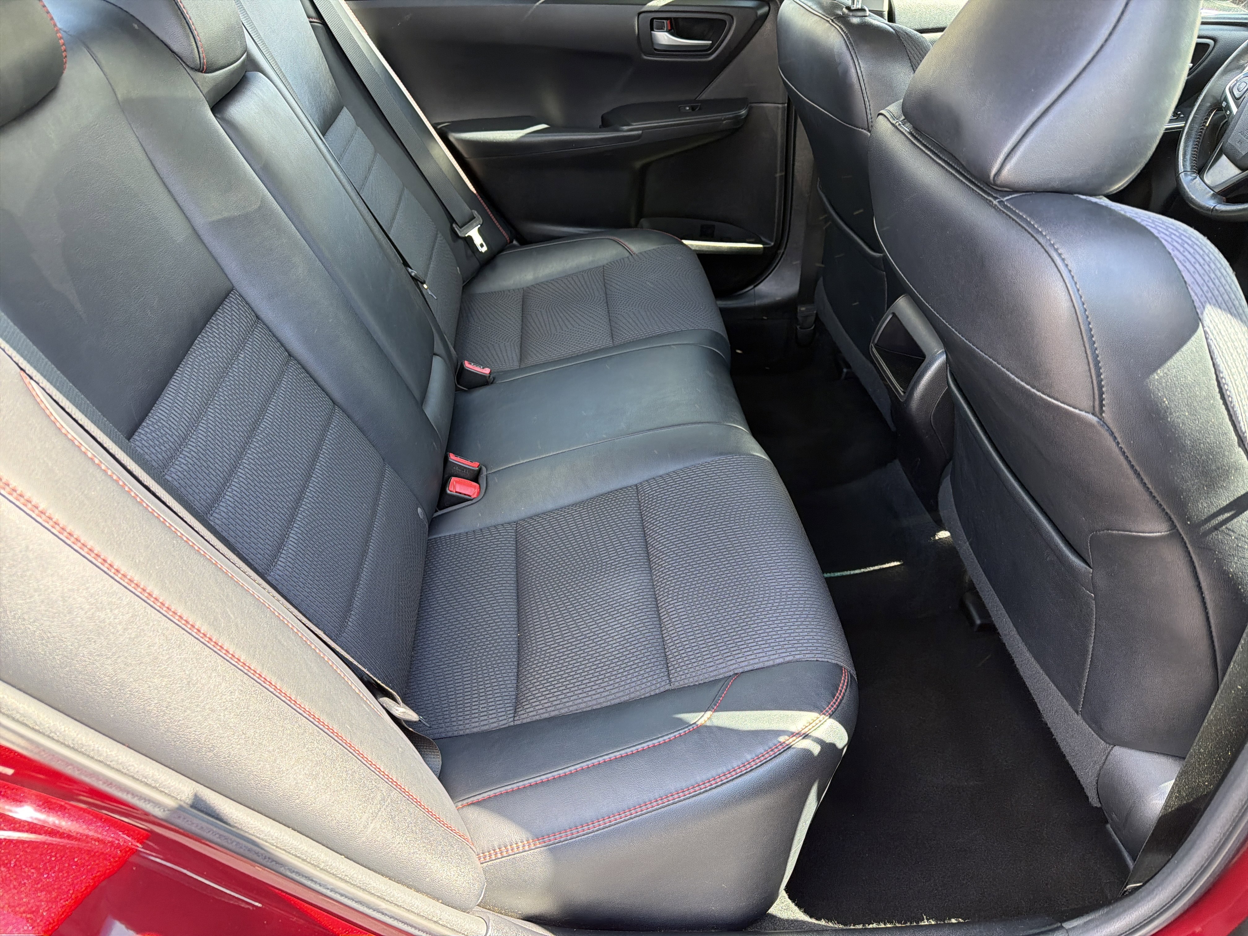 Used 2017 Toyota Camry SE image 28