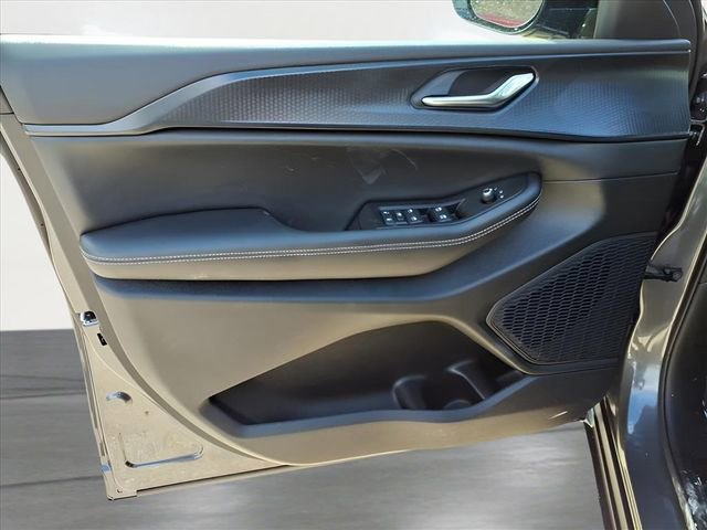 New 2025 Jeep Grand Cherokee Altitude image 14