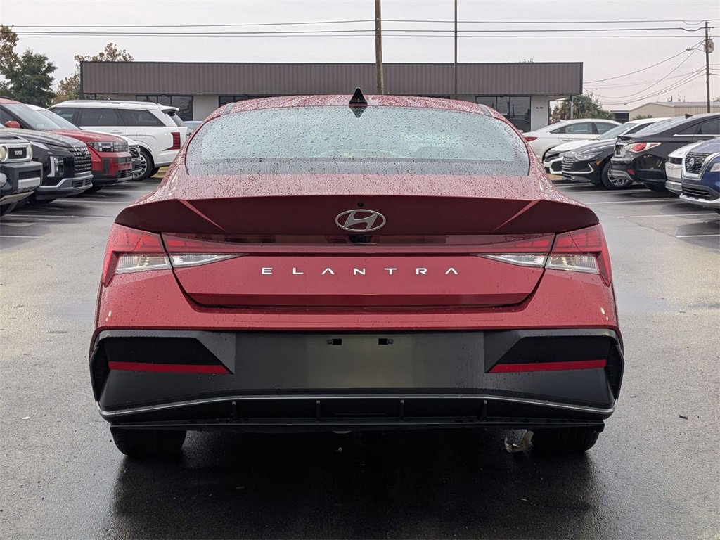 Certified 2024 Hyundai Elantra SEL w/ Convenience Package image 7