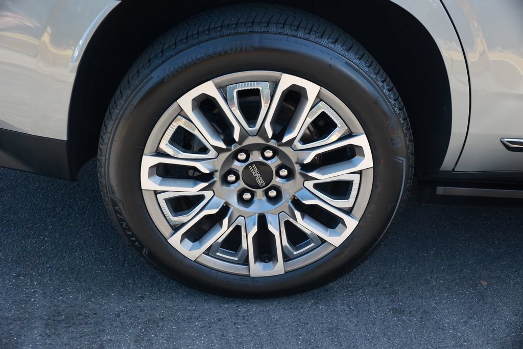 Used 2023 GMC Yukon Denali Ultimate AWD/4WD image 9