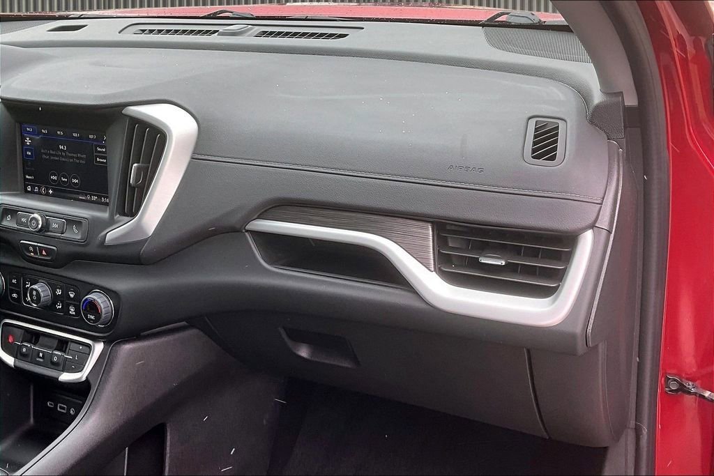 Used 2024 GMC Terrain SLE w/ Driver Convenience Package image 18