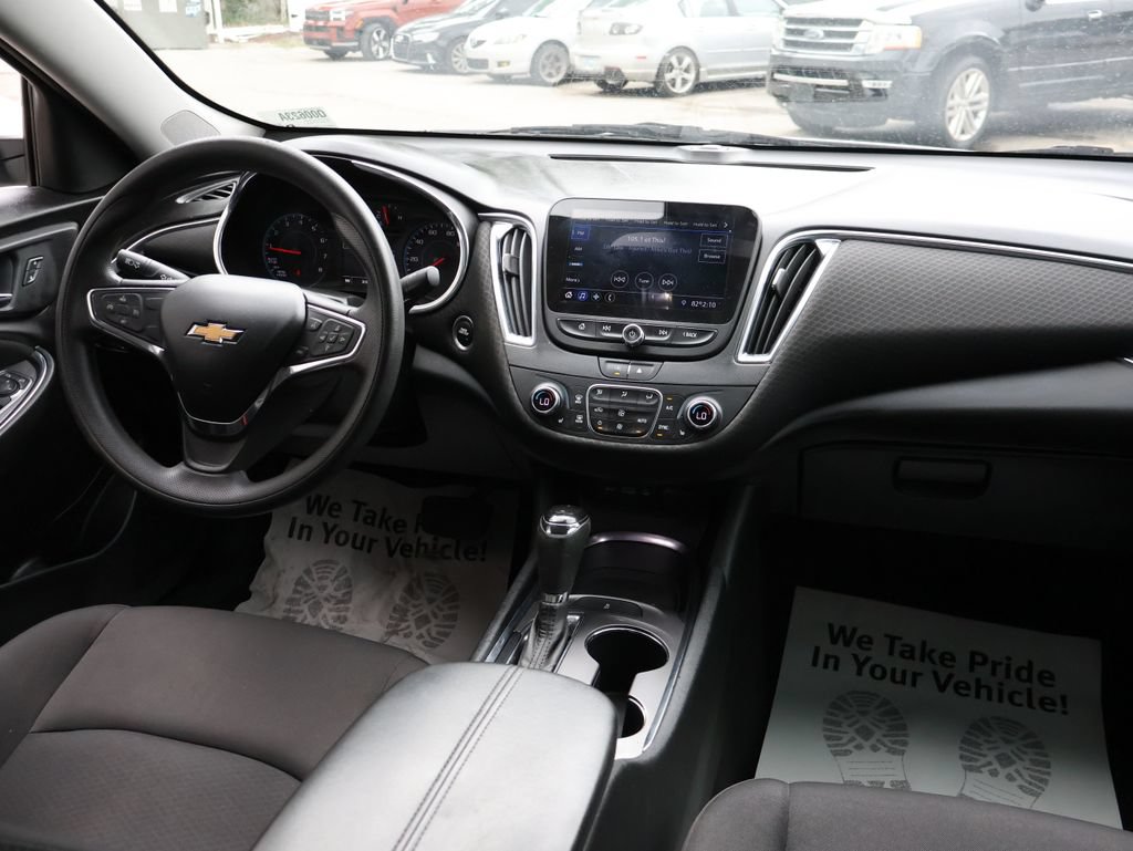 Used 2020 Chevrolet Malibu LT FWD image 12