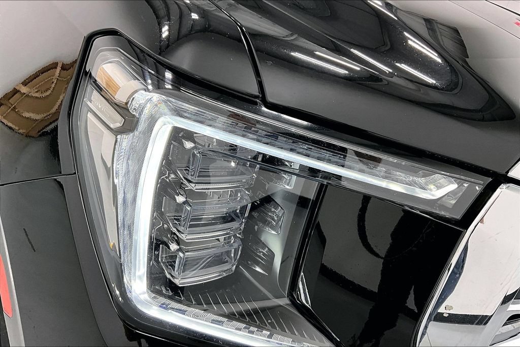 Used 2022 GMC Yukon SLT w/ SLT Luxury Package AWD/4WD image 35