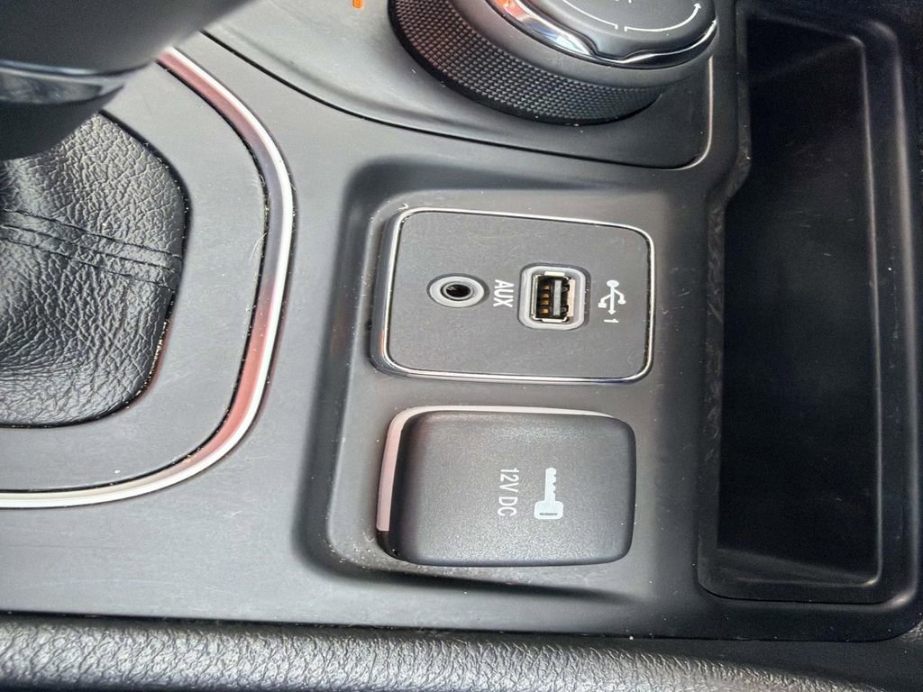 Used 2022 Jeep Cherokee Latitude Lux w/ Sun & Sound Group image 37