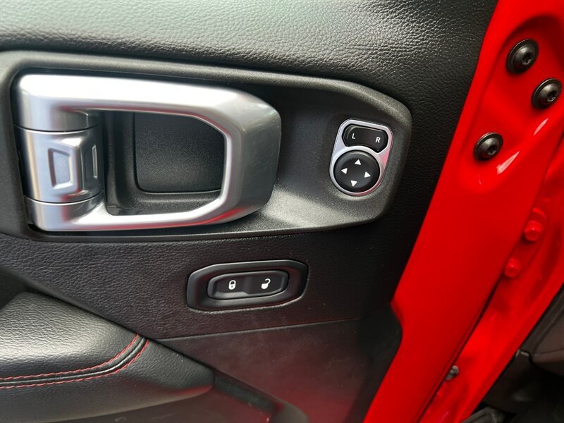 Used 2020 Jeep Gladiator Rubicon AWD/4WD image 27