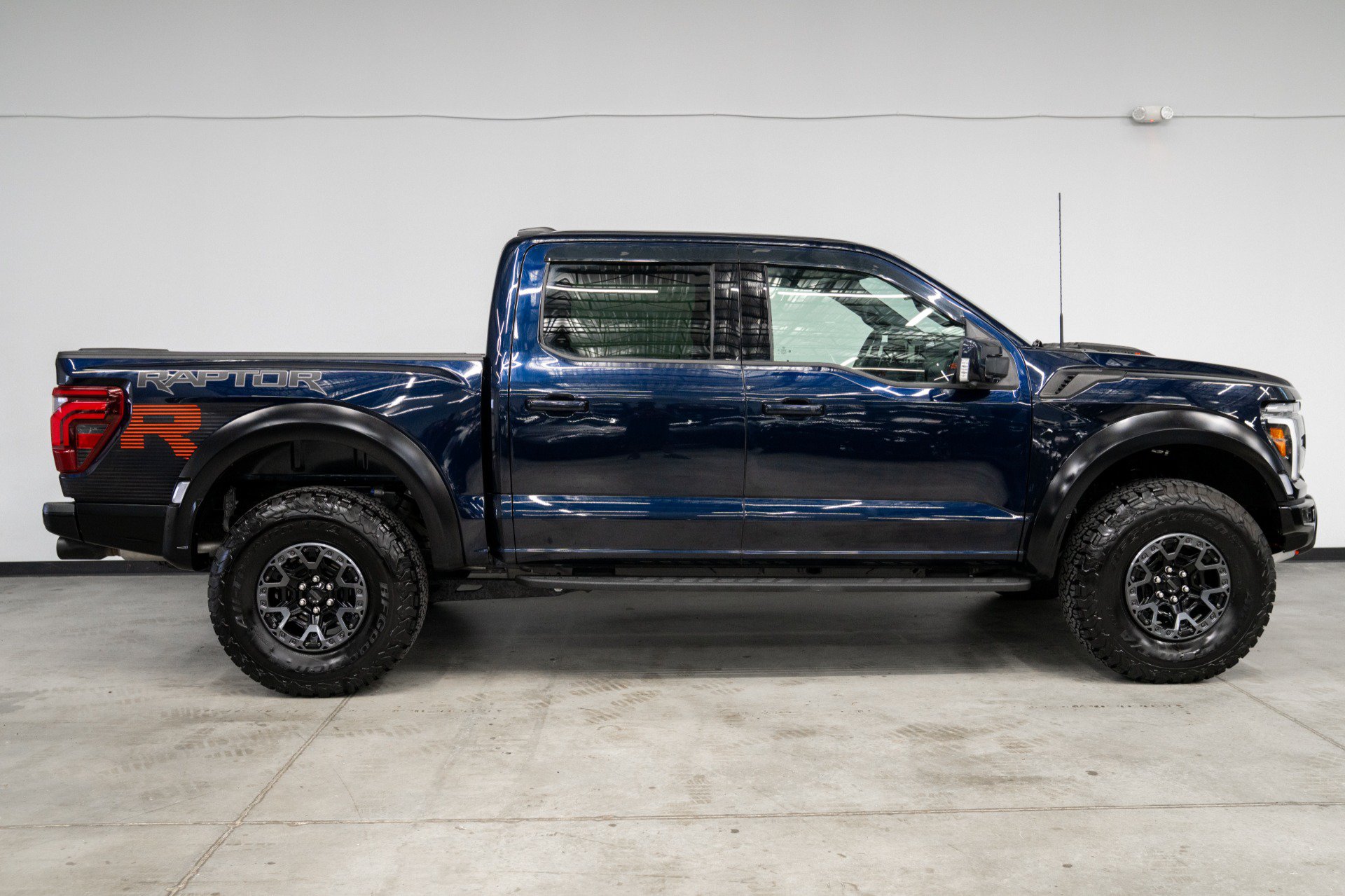 Used 2025 Ford F150 Raptor w/ Equipment Group 803A Raptor R AWD/4WD image 53