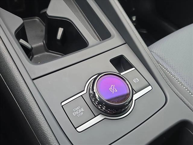 Certified 2025 Volkswagen Tiguan SE image 15