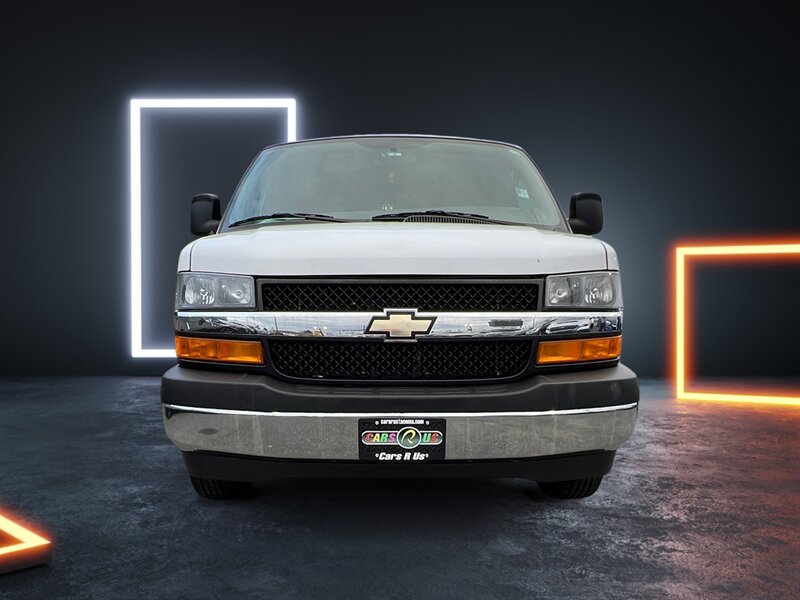 Used 2018 Chevrolet Express 2500 w/ Driver Convenience Package RWD image 9