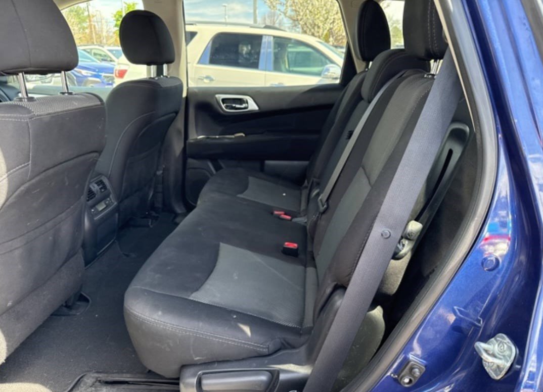 Used 2017 Nissan Pathfinder S image 5