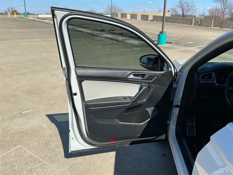 Used 2019 Volkswagen Tiguan SEL Premium R-Line AWD/4WD image 24