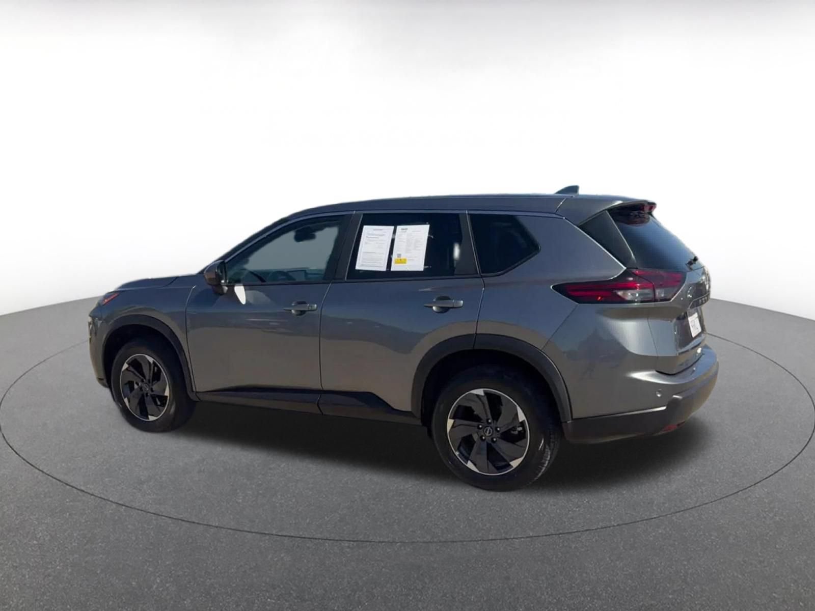 Used 2025 Nissan Rogue SV AWD/4WD image 10