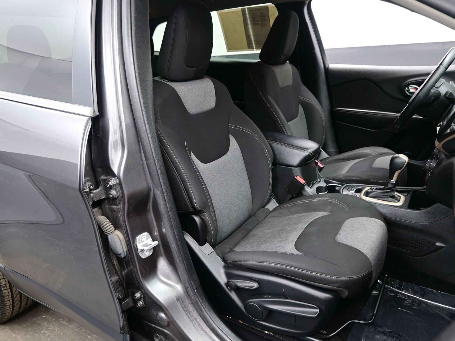 Used 2014 Jeep Cherokee Latitude FWD image 16
