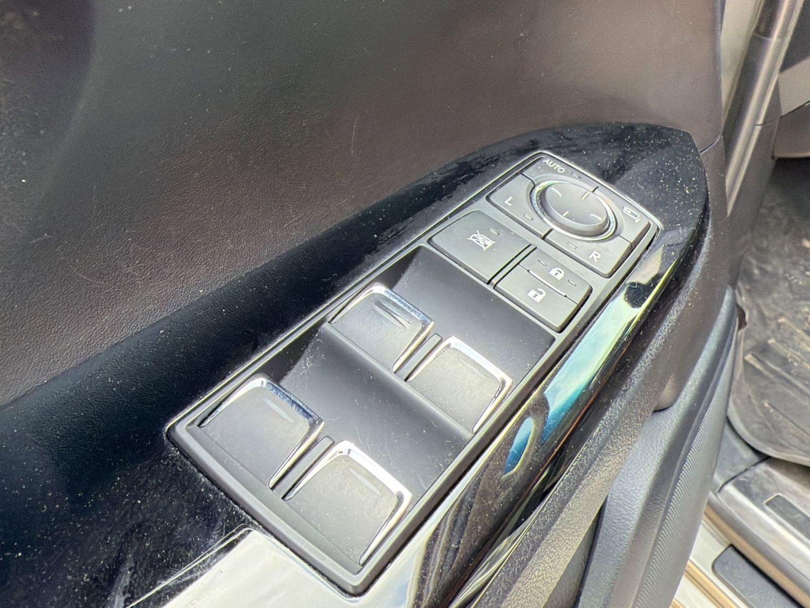 Used 2019 Lexus LX 570 4WD image 31